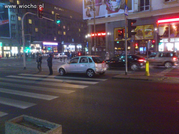 Na moich oczach babka zaparkowa�a...